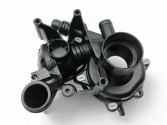 Berlingo Termostat Gövdesi - Citroen C4 C3 C5 Peugeot Partner 3008 5008 208 308 508 Ford Transit Connect Focus Puma Kuga Opel Vivaro Crossland Corsa Mokka 9836834880 - 9825002180 - JX6Q-8B596-AA - 2189258 - 2189253