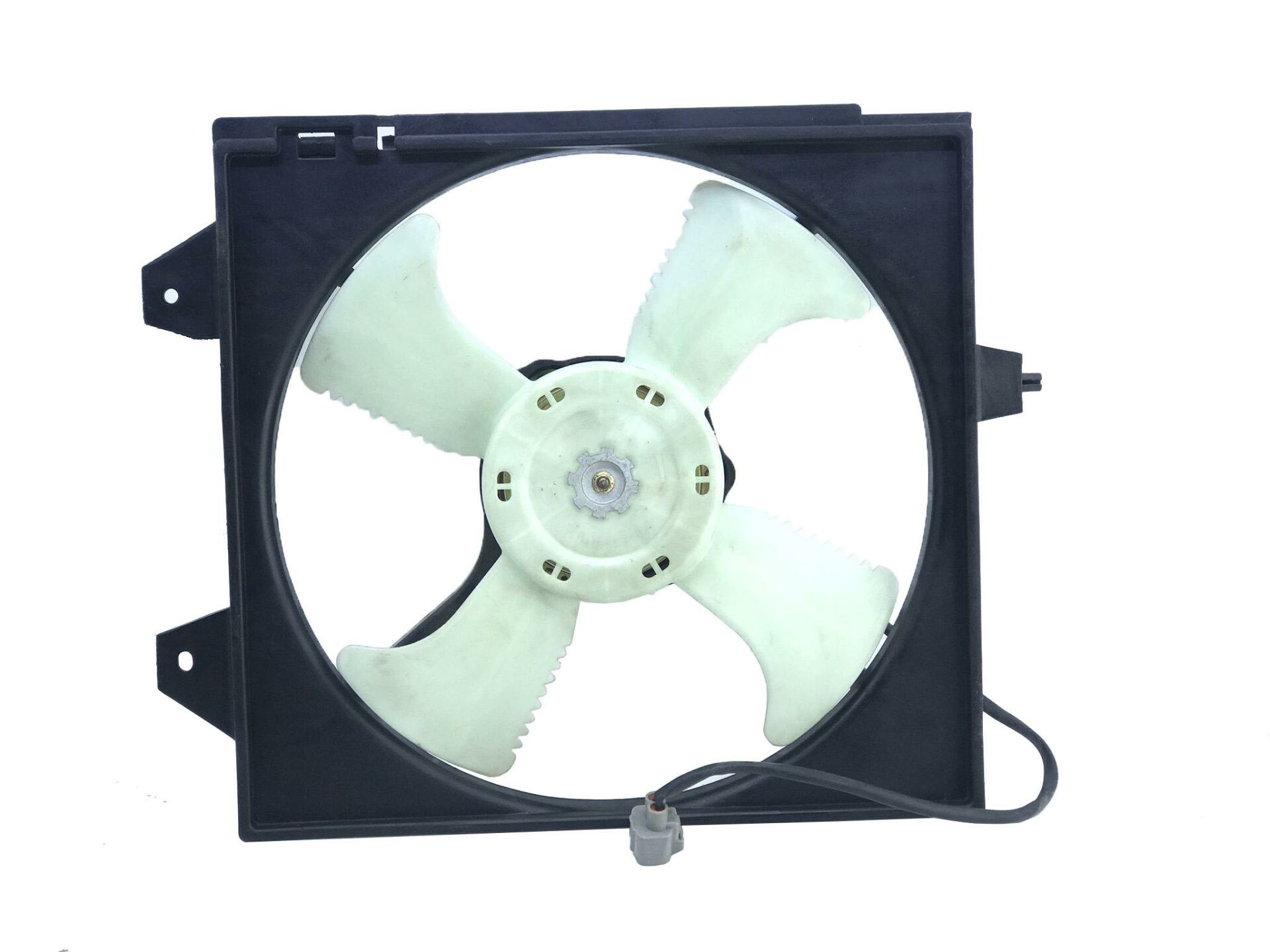 Radyatör Fanı - Mitsubishi Mirage 97-02